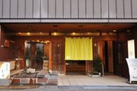 料亭生まれの旅館の外観