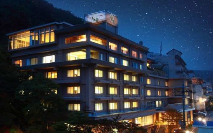 夜にたたずむ しん喜