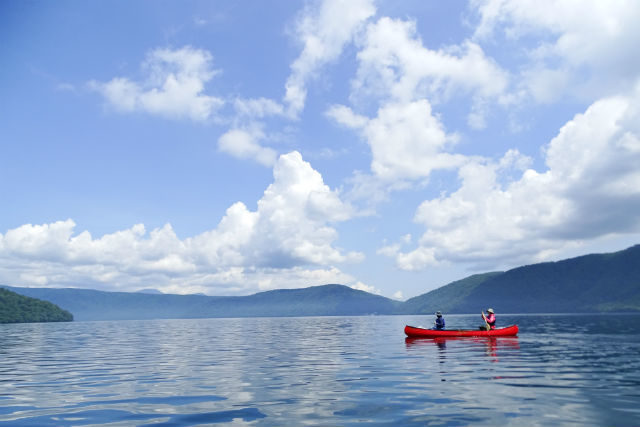 十和田湖の湖畔画像